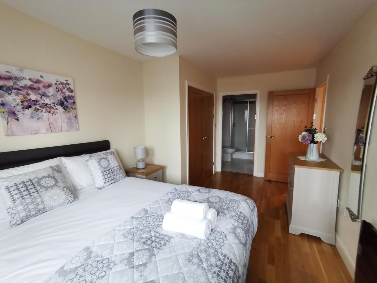 2 Bedroom City Centre Apartment With Free Parking Cardiff Eksteriør bilde